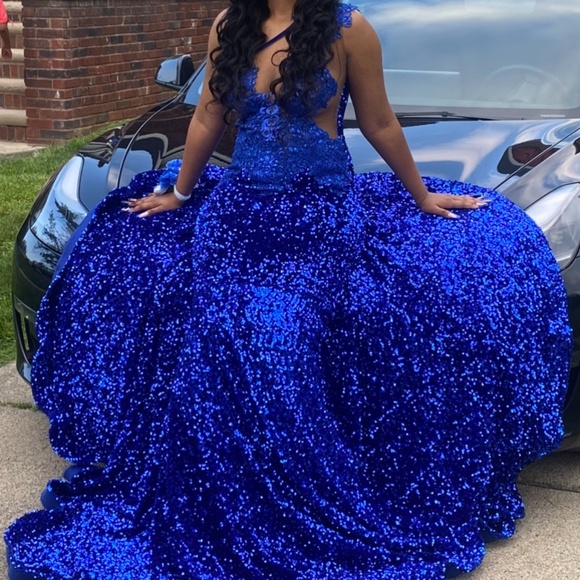 Prom dress - Picture 1 of 3